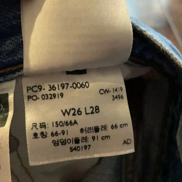 Levi’s 501 tapered button fly jeans Ripped knees Light wash Women’s size 26 - Picture 9 of 15